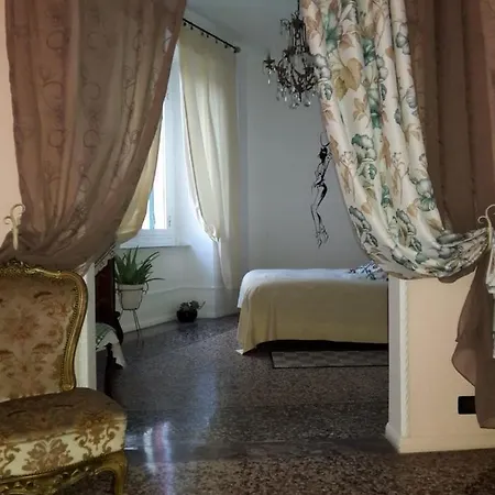 In Centro Zona Fiera,davanti Al Galliera * Genua