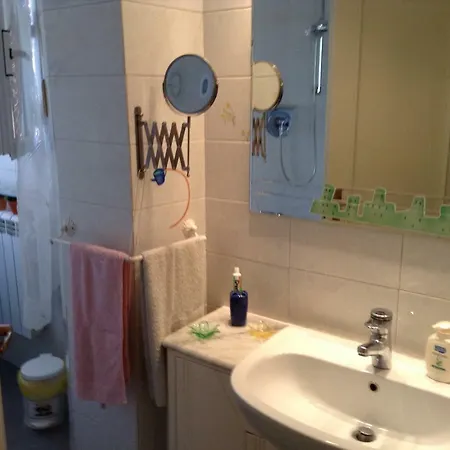 Apartment In Centro Zona Fiera,davanti Al Galliera Genua