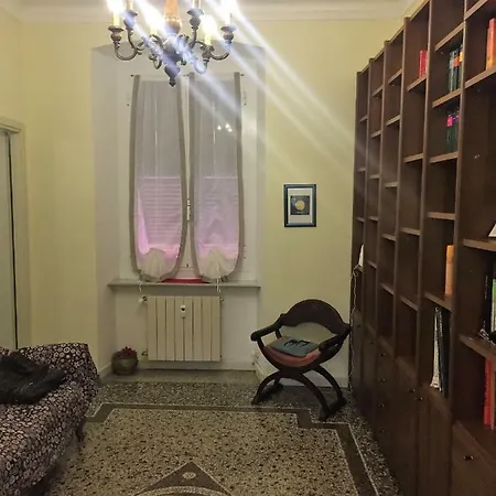 In Centro Zona Fiera,davanti Al Galliera Genova