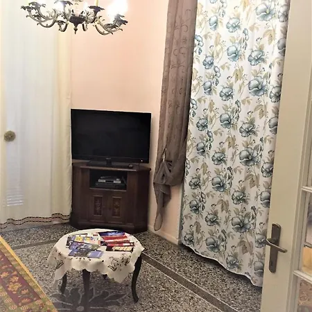 In Centro Zona Fiera,davanti Al Galliera Apartment *