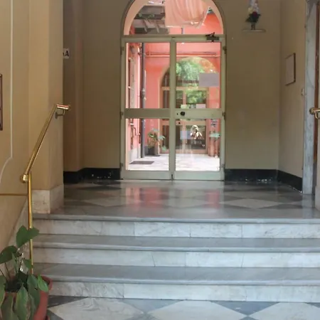 In Centro Zona Fiera,davanti Al Galliera Apartamento Génova