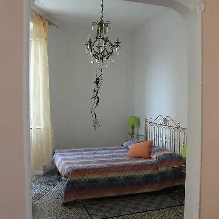 In Centro Zona Fiera,davanti Al Galliera Apartamento